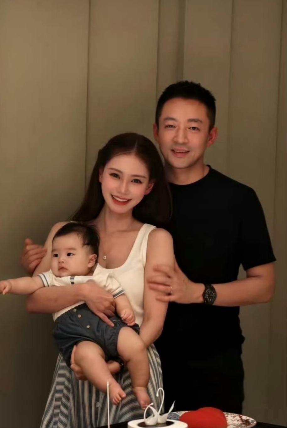 马筱梅34岁生日晒全家福，儿子胖嘟嘟的非常的可爱。
汪小菲有了儿子之后，现在的状