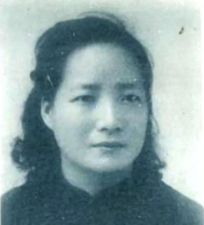 1952年初，台湾省，陈玉贞正在给学生上课，忽然一伙军警闯了进来，她马上明白发生