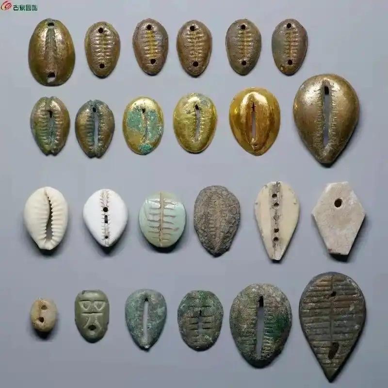 夏商周三代的货币体系经历了一场由自然资源到人工铸造的剧变。
贝币（夏商）：海贝作