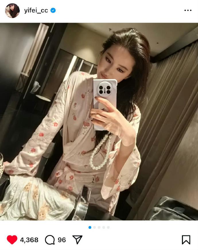 刘亦菲 IG 新发的图，五官舒展又向上，每一处都透着灵动美，简直鲨疯了