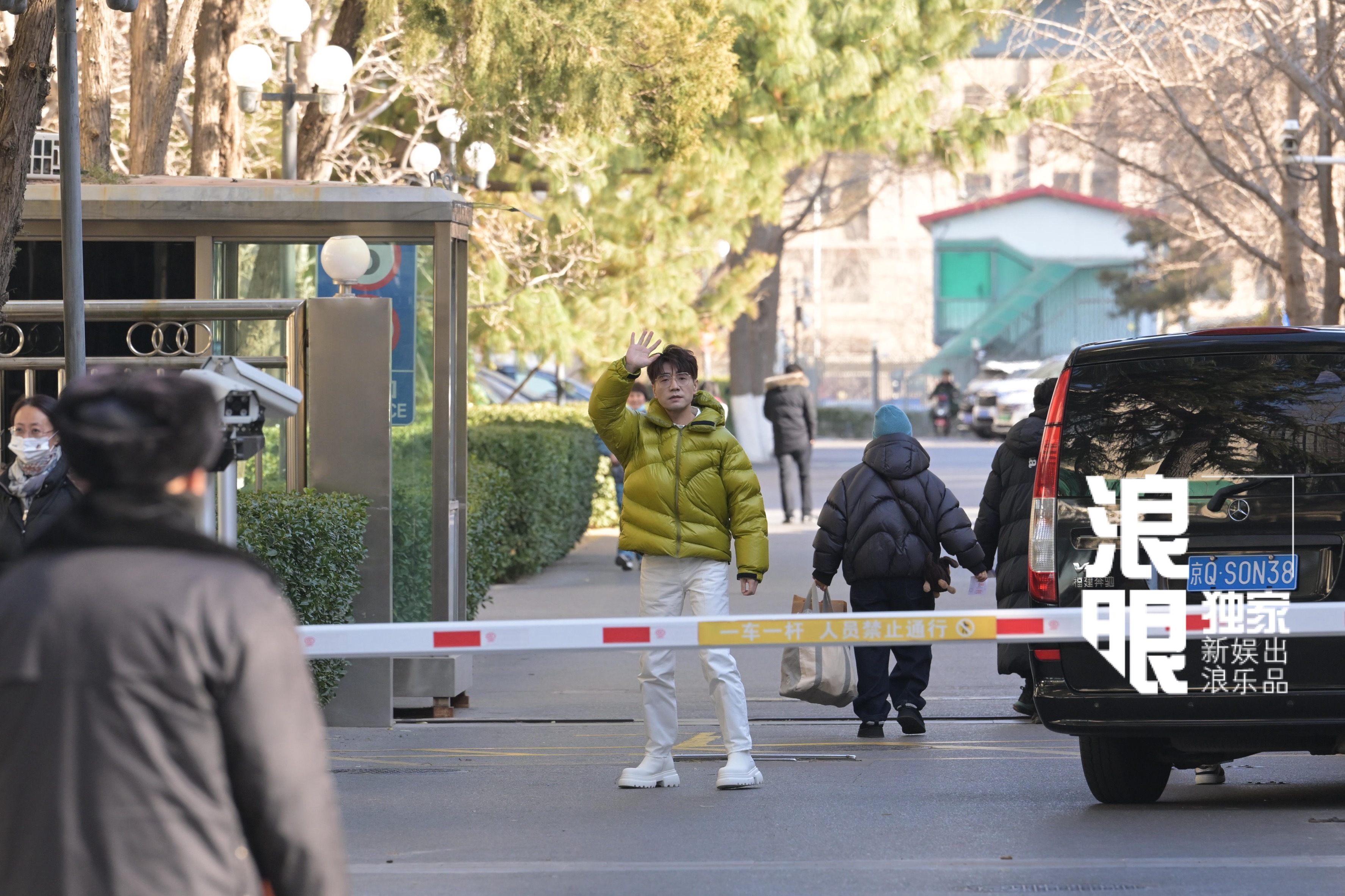 王铮亮蛇年央视春晚首次联排  再就业男团蛇年春晚首次联排  陆虎、苏醒先后现身央