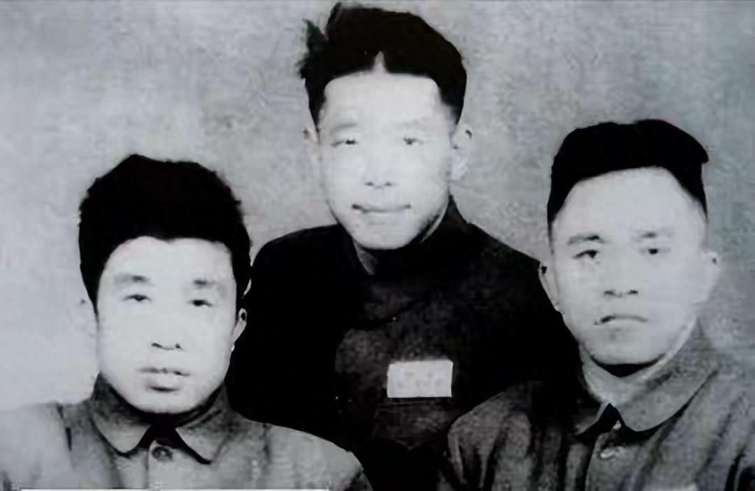 兄弟三人参加红军后，经历长征、抗战、解放战争，20余年失联，互不知生死，失去联系