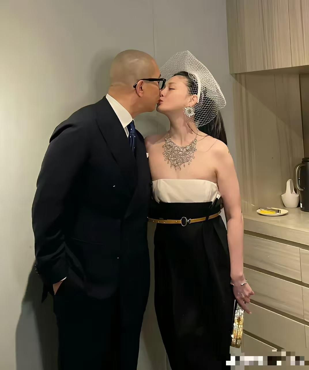 大s是少女偶像出身，那时候具俊晔在台湾挺火的，当年台湾女找韩国前男友，想搞个台湾