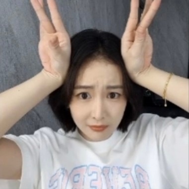 高叶白色萨摩耶本耶哇哇哇哇世界上怎么会有这么萌的人！！🥺🥺🥹动起来和耶耶一