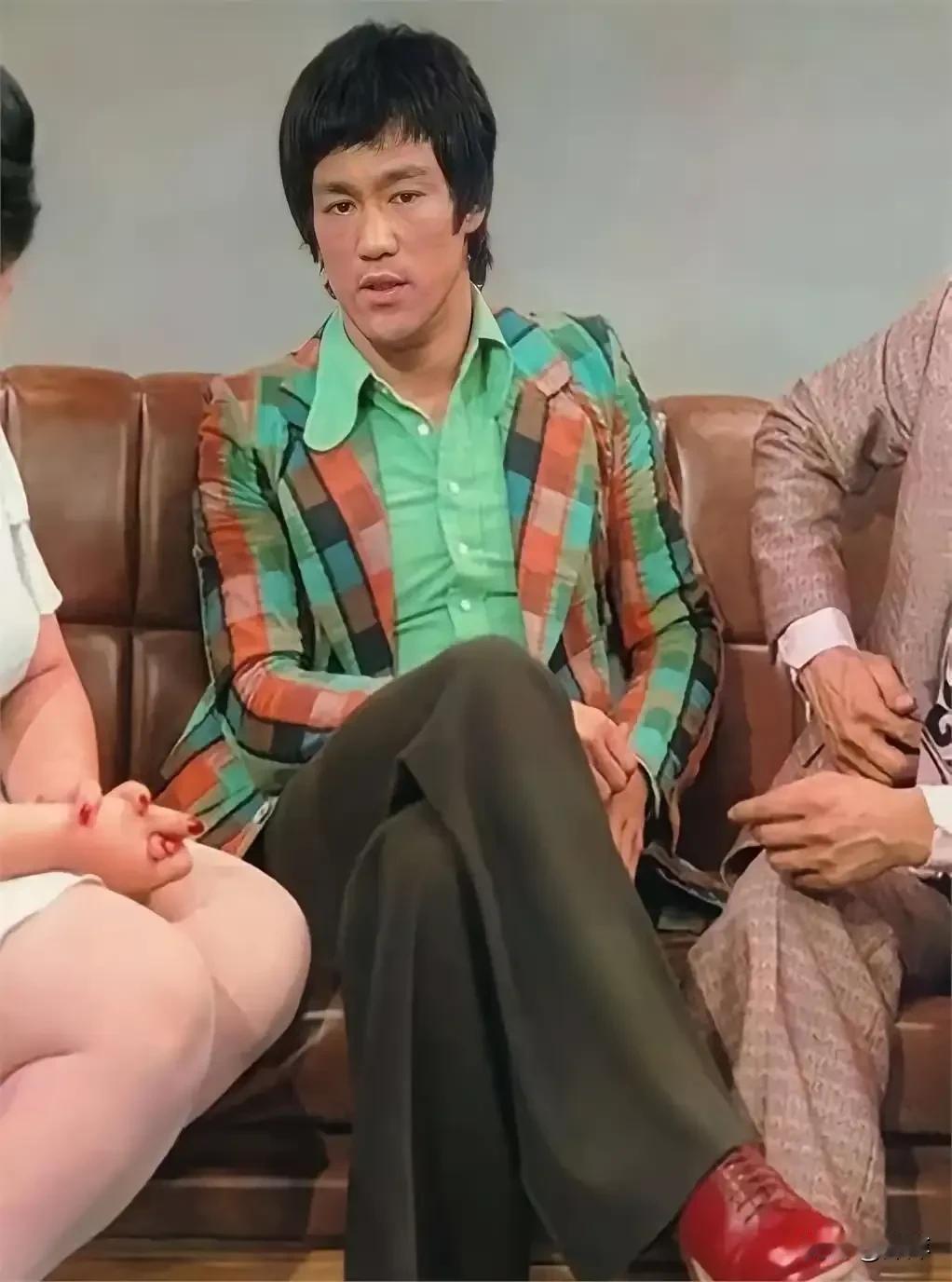 李小龙这一身真的很光亮啊！
