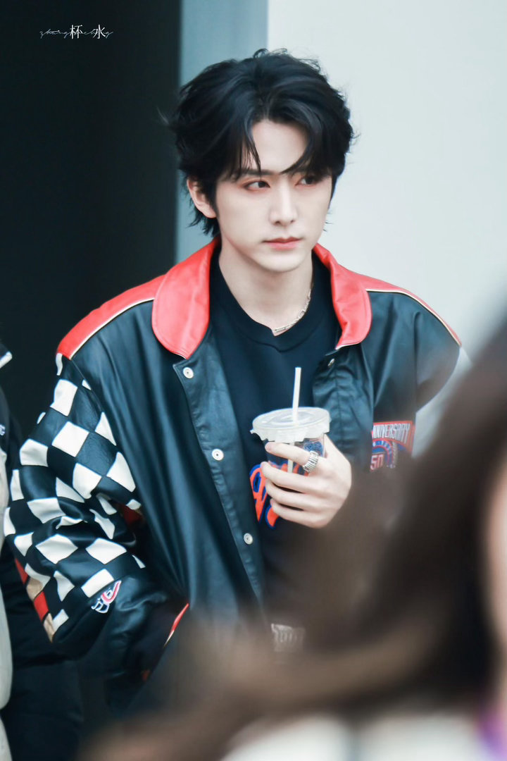 张新成演员爆改爱豆 张新成唱跳的时候我反复确认：这是演《以家人之名》那个张新成？