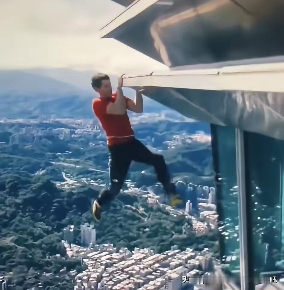 徒手爬台北101封神！大神坦言六位数美金酬劳，网友：这钱有命赚没命花
 
徒手攀
