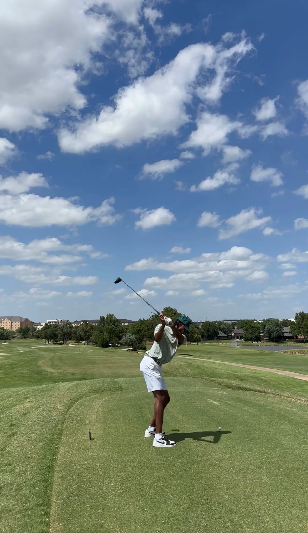 经典节目！以赛亚乔与女友一同去打高尔夫⛳ 