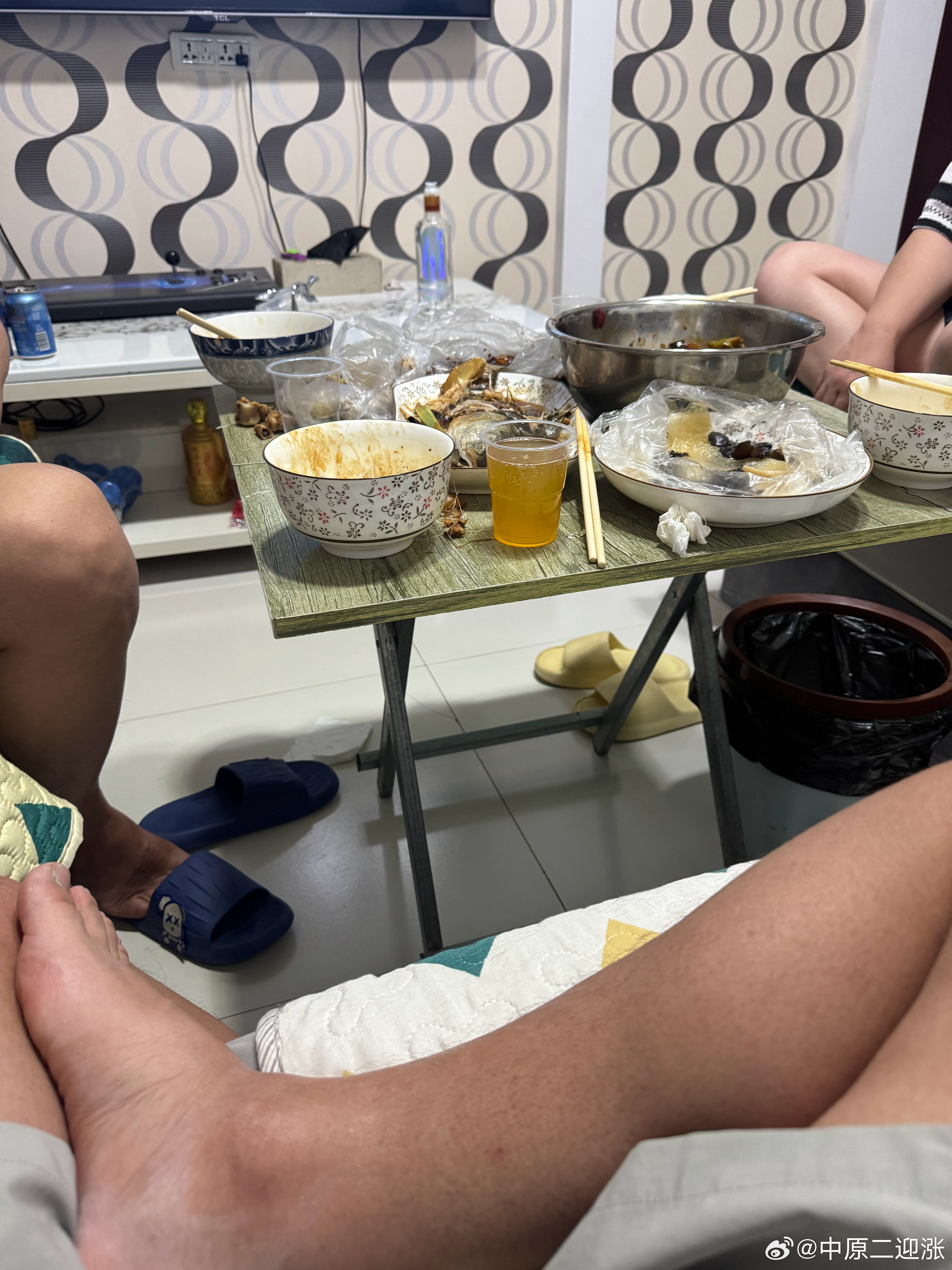 该吃吃，该喝喝，相信这个市场我亏了，别人可能会亏得更多不要郁闷，不要失眠，会好的