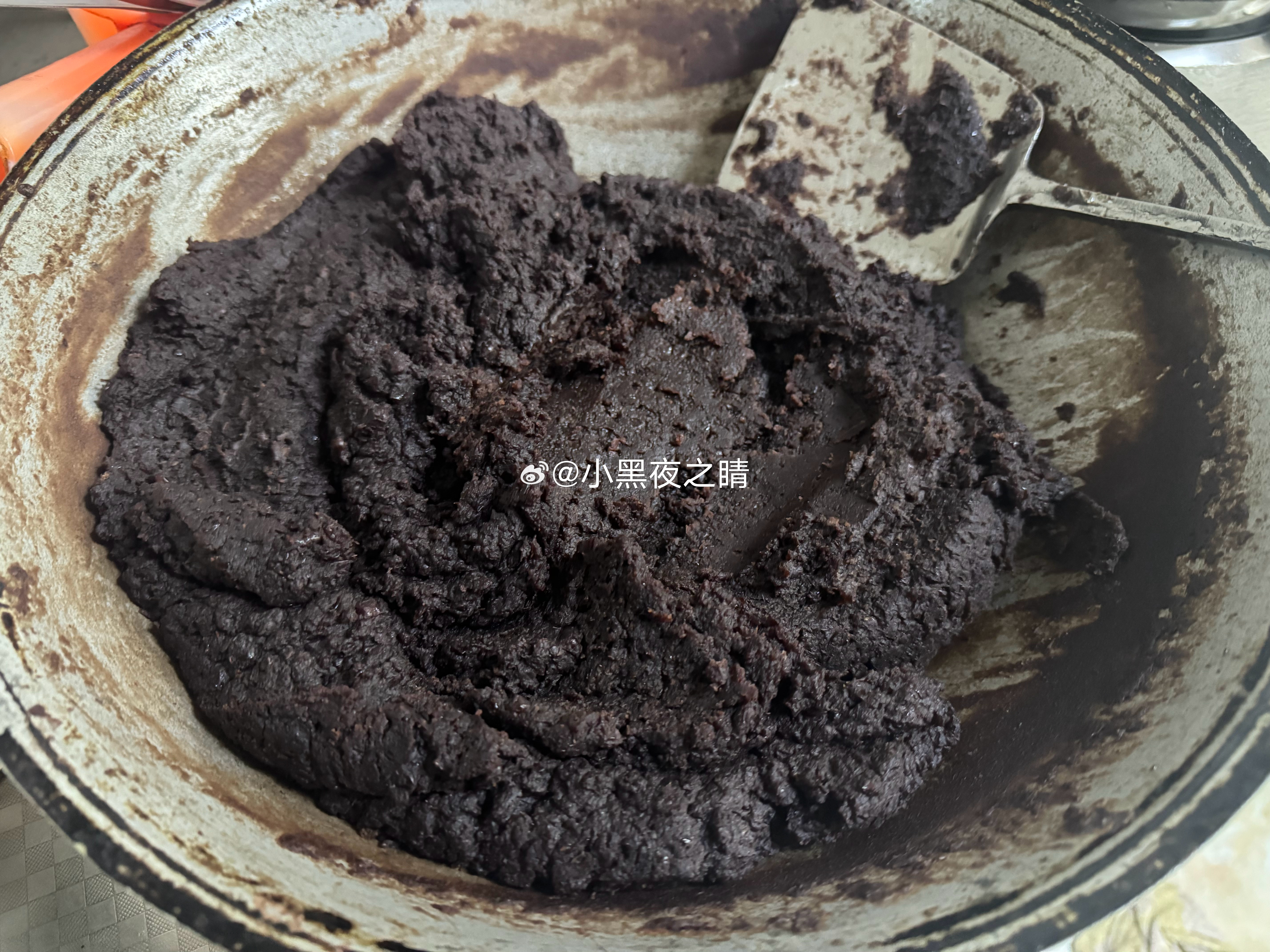 自己熬的豆沙 嘎嘎香  前提要要油慢火熬 