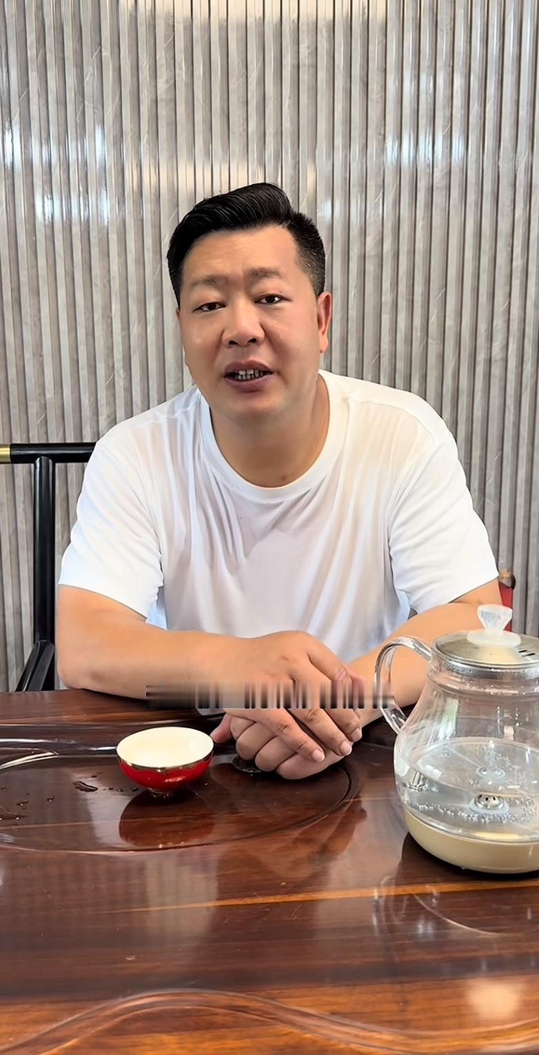 张大炮得了心脏病，已经确诊了。
他说从现在开始整个人都得改变了。医生说、饮食必须