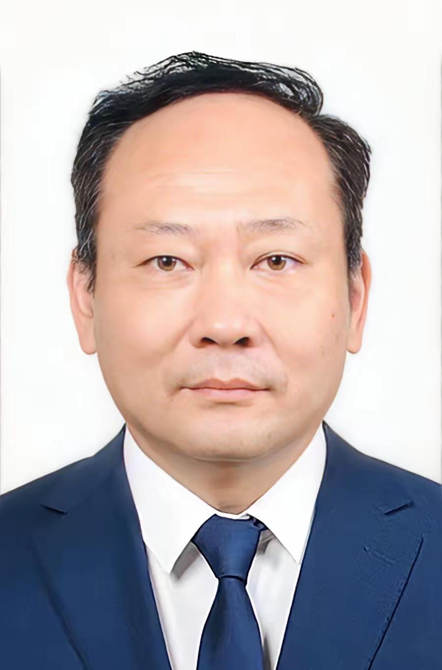 9月21日，袁建伟被查。他1971年出生，高级工程师，毕业于武汉水利电力大学，还
