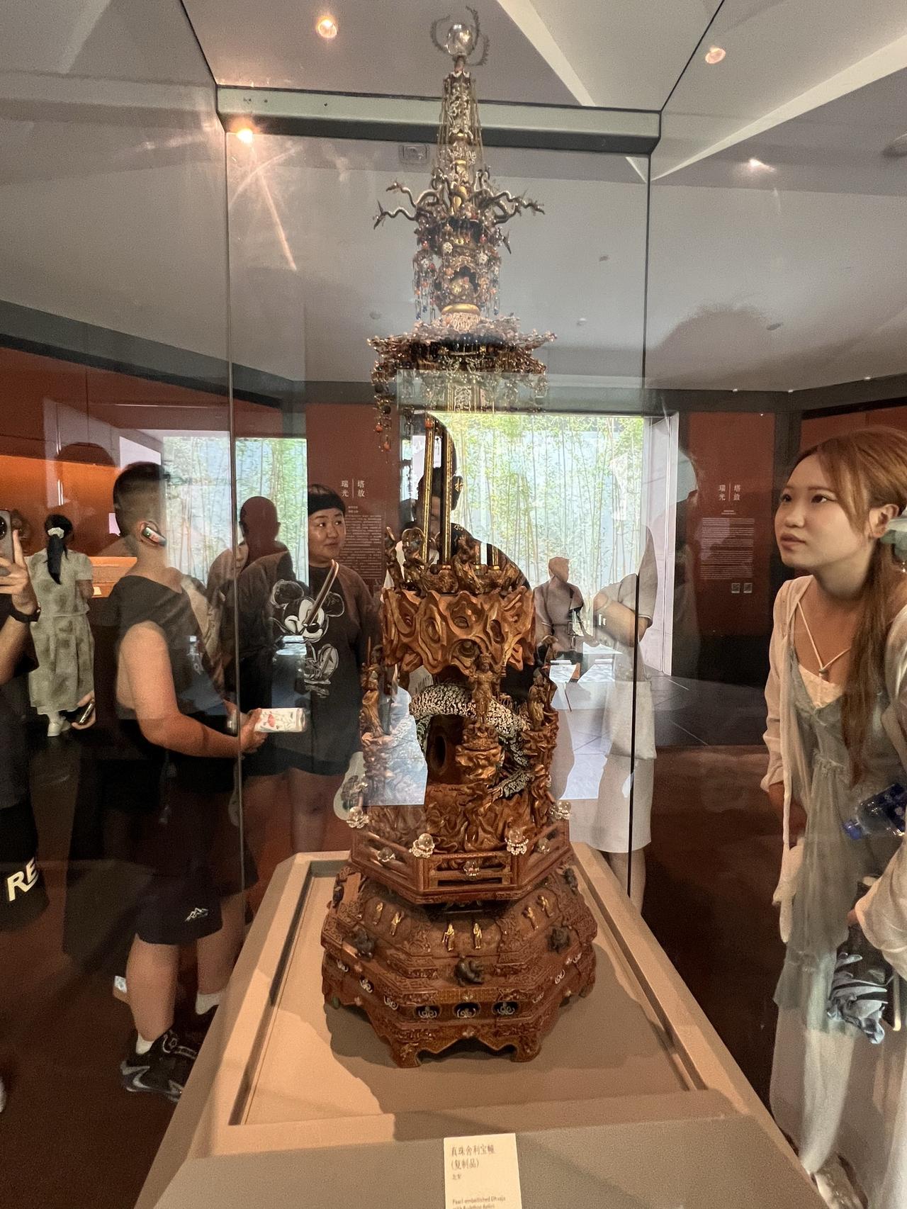 为何说苏州博物馆的镇馆之宝让人看不够？如今博物馆里的年轻人越来越多了，而且他们对