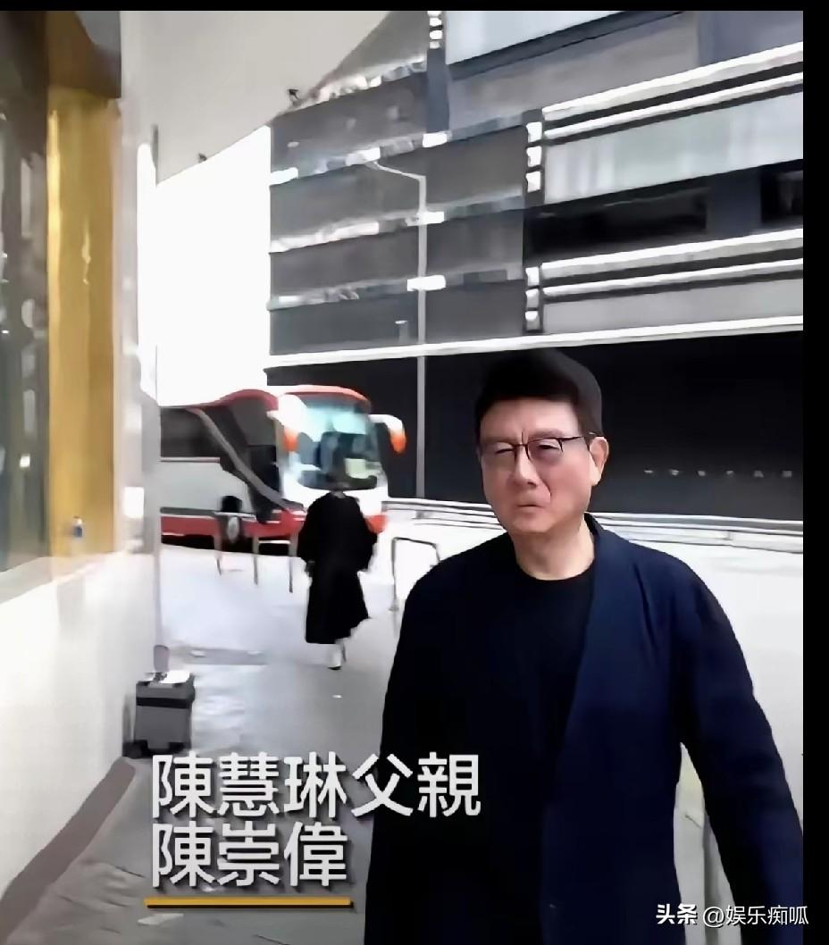 说实话，在豪门圈子里，像陈崇伟这样的真找不出第二个。
珠宝生意做得那么大，
长得