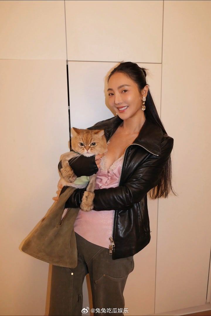 曹格前妻吴速玲47岁状态  姐姐状态好好，支持明年参加浪姐 