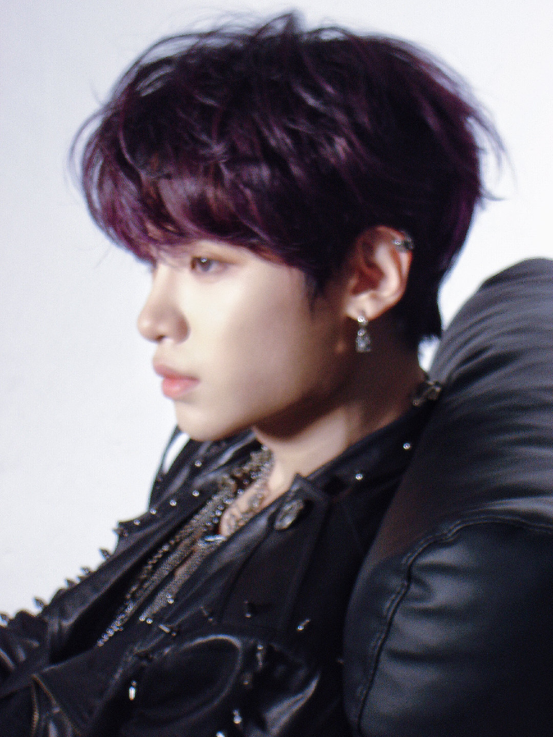 黄明昊被快门暂存的时刻 黄明昊被快门暂存的时刻 一大早就收到的美颜暴击，帅哥就是