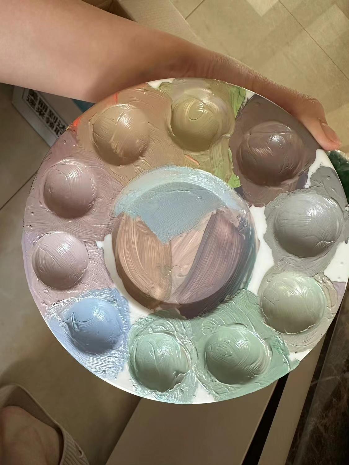 第一张是凸的，第二张是凹的。但是你要是给手机倒过来再看，这是什么效应?#视觉艺术