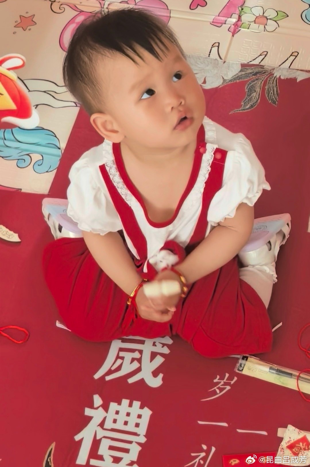 棠棠是琴的外孙女是一一姑娘的女儿。生于乙巳年端午节，我说是条毒蛇[捂脸]，火赤练