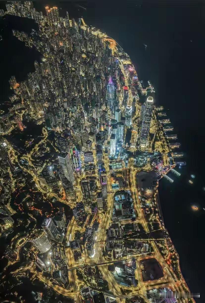 从飞机上看到的，这地方别看着不大，好繁华，不是特拉维夫吧！能猜测出来是哪座城市吗