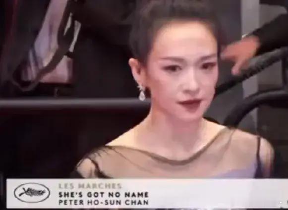 章子怡太牛了！5月25日，章子怡在戛纳红毯的视频传了回来，大家惊奇的发现戛纳红毯