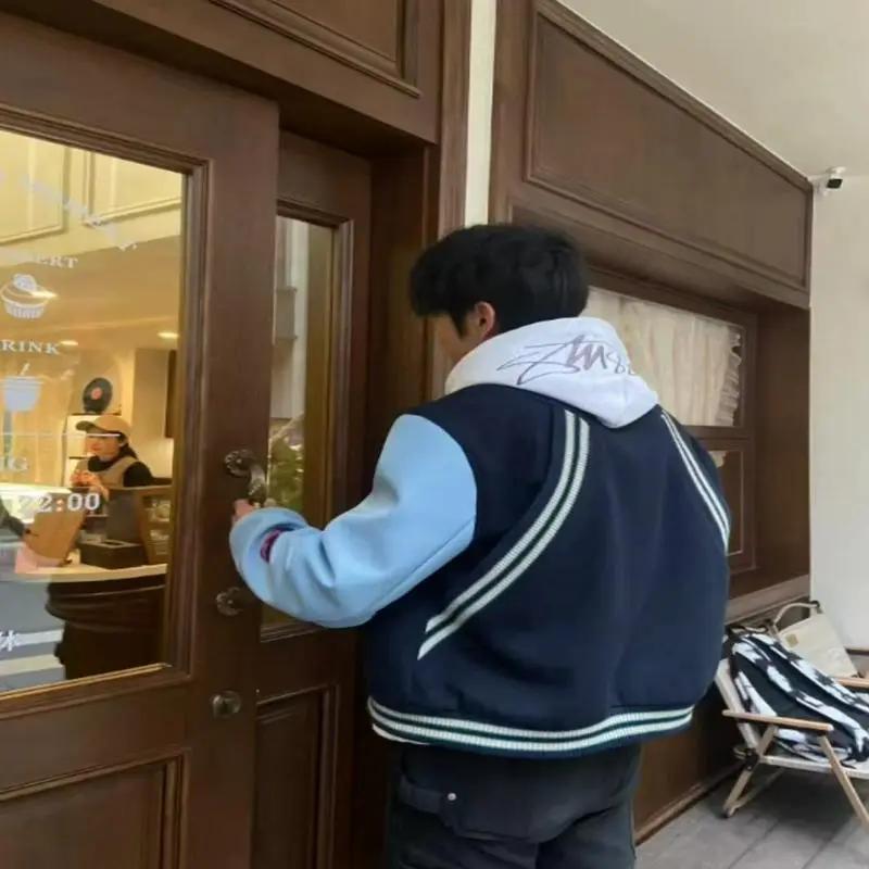 我终于找到适合春天的百搭棒球服了 我平时就喜欢穿得休闲又时尚，春天到了，挑外套可