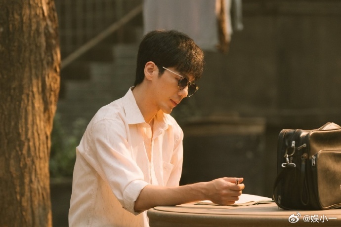 白宇演活了外地人第一次喝豆汁 笑到捶桌🤣《冬去春来》里白宇喝豆汁名场面，老北京