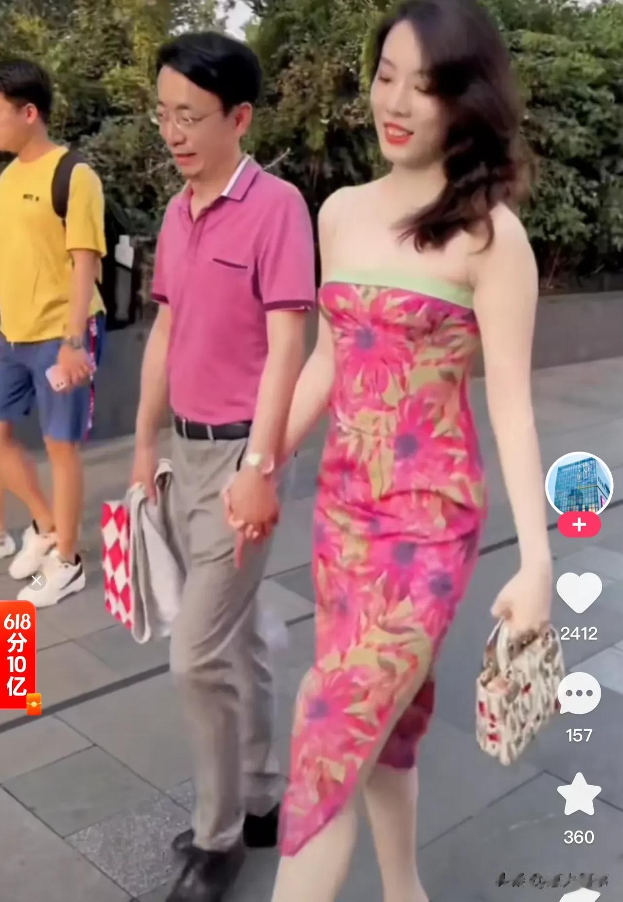中石油寰球工程项目董事长与“小三”牵手逛街曝光。

没有不透风的墙，纸永远包不住
