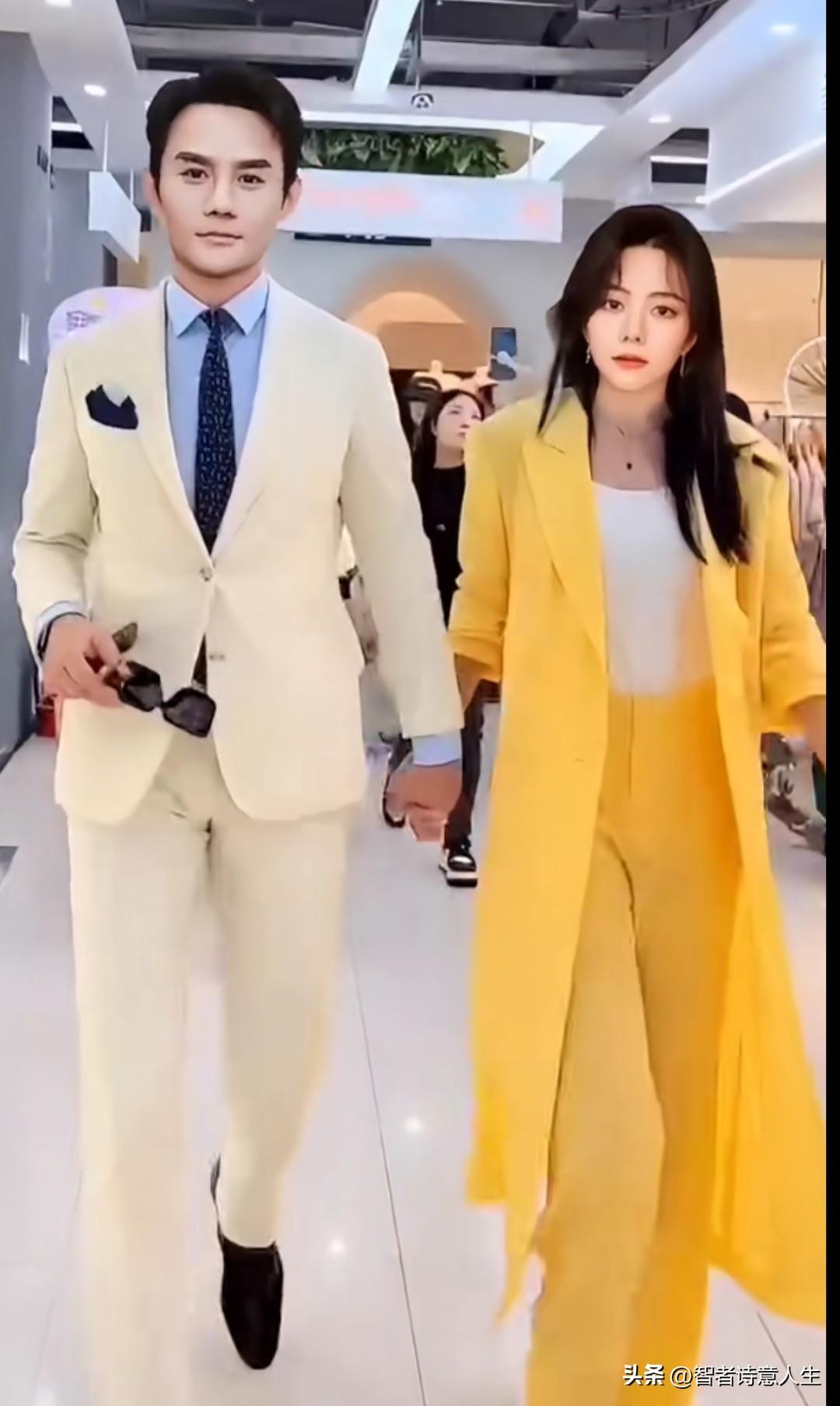 时尚情侣穿搭优雅西装与亮黄色套装的完美搭配！两位明星美不胜收呀👫💄👠灰杏色