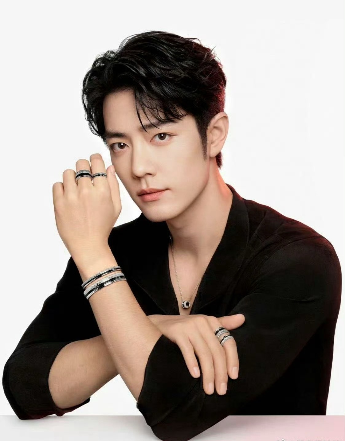 微博之夜肖战的爆款体质有多能打 不愧是顶奢宝诗龙太会拍了！肖战静态动态都无比帅气