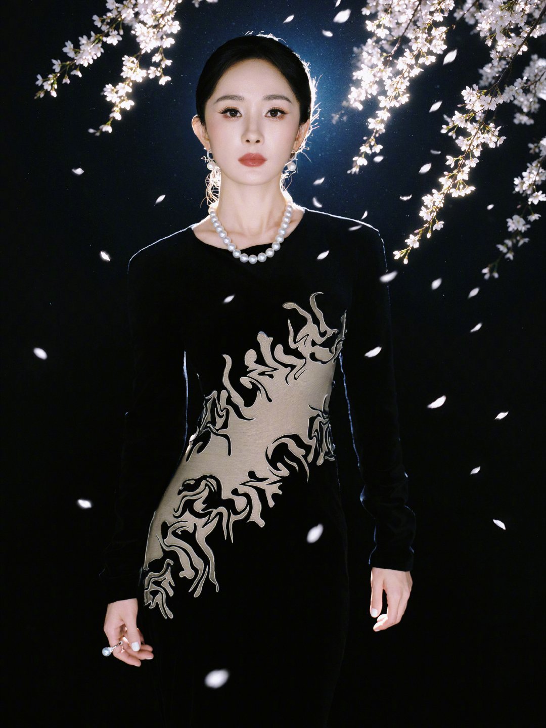 杨幂工作室出图审美杨幂芭莎出图艺术感 只能说太美了 ​​​
