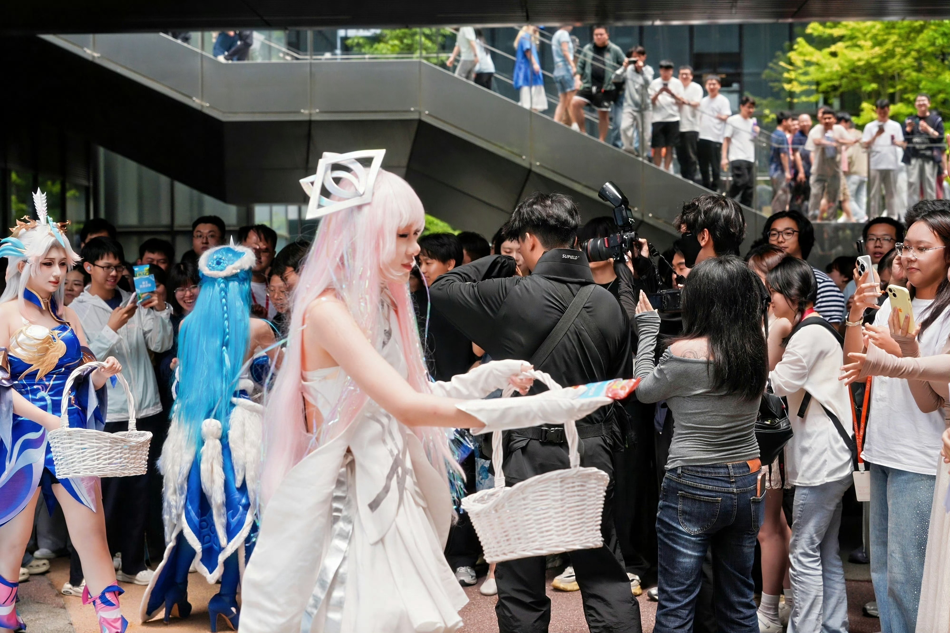 啊？小米居然找了这么多王昭君Coser？一个比一个漂亮，欧哥都喜欢，我能全都要吗
