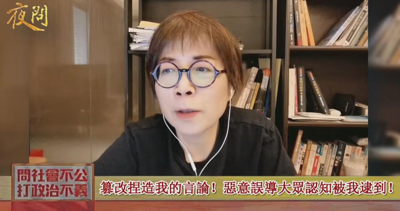 黄智贤亲口讲的她骂了邱毅，但现在不承认了。
9月11日黄智贤在她的个人节目“夜问