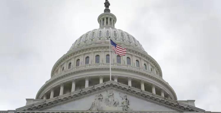 特朗普公开爱泼斯坦案，为何偏偏对美国前总统克林顿下死手？克林顿被逼到墙角后，为何