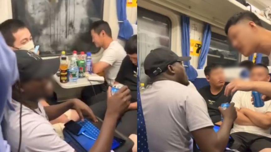 【黑人男子火车上大声打电话，乘务员劝说无果，小伙拿上前巧妙化解】7月30日，在江