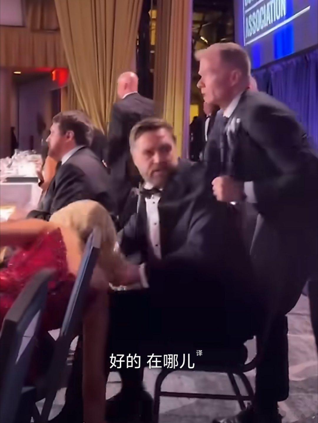 为什么先救万斯 懂王没有救的价值了，他的“任务”已经完成。万斯才是更好的牌。