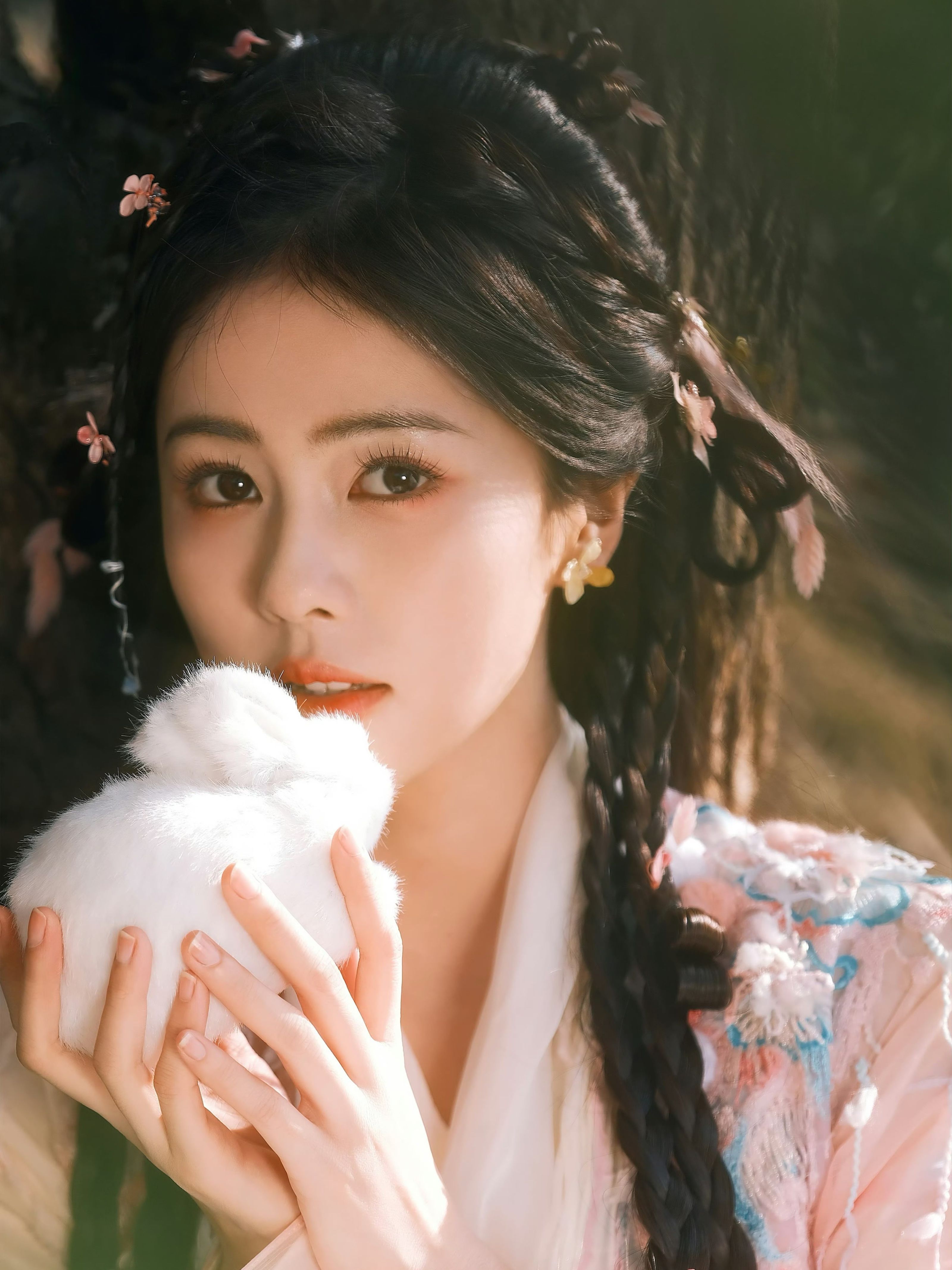 白鹿白月梵星剧照  白月梵星  除夕快乐过年宜放白梦妍的美貌养养眼，我们白烁宝宝