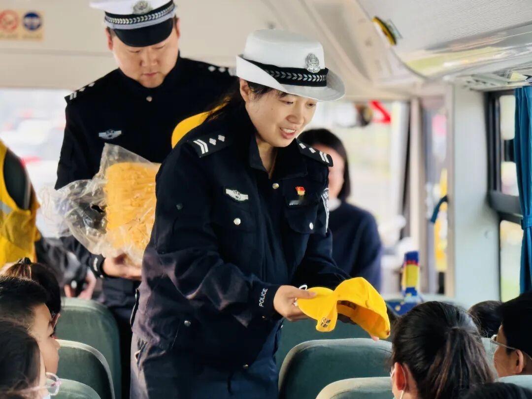 预防警务｜警校共治，“永安君”又来啦

为深入推进警校共治机制，强化少年儿童交通