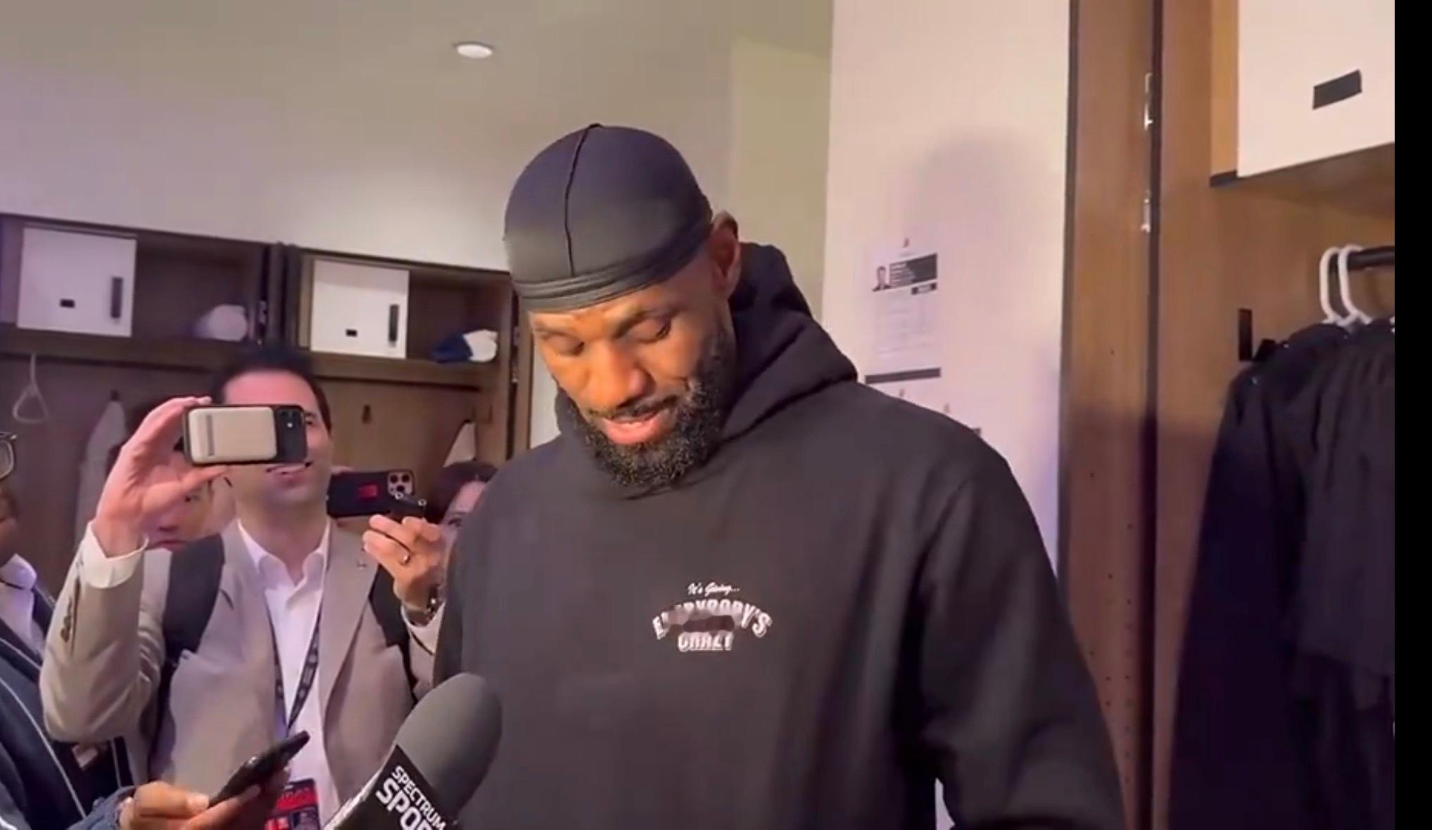 詹姆斯赛后面对众多采访，其中一位记者问他会不会在湖人打完本赛季…我觉得这是毋庸置