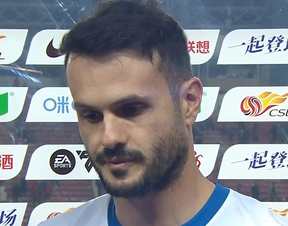 山东泰山被打爆了，1-4！你敢相信吗？
刚刚结束的中超第8轮，山东泰山客场对阵青