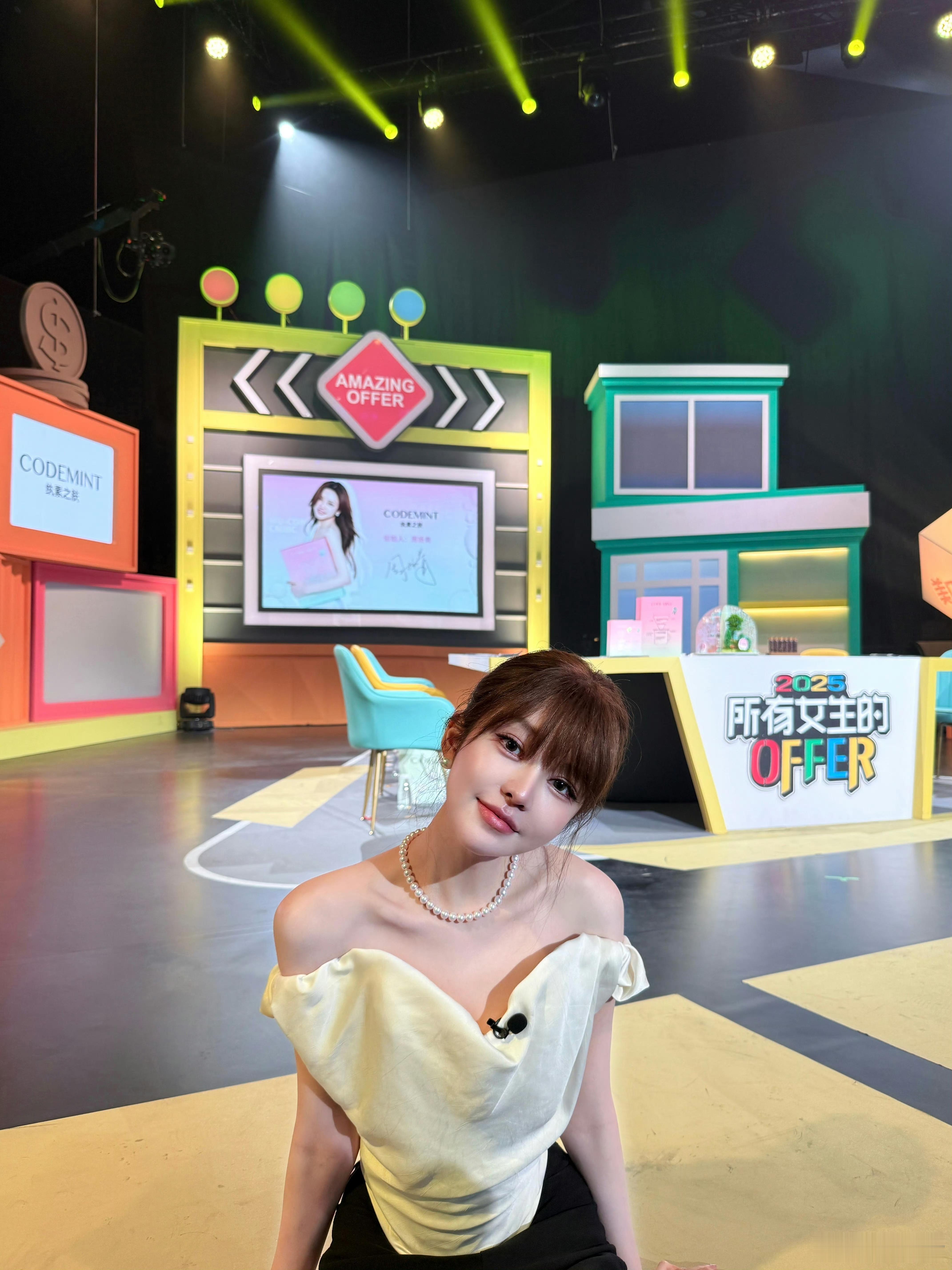 被周扬青三连问震慑到了 这压迫感简直扑面而来！每个问题都像精准射击，突然开始期待