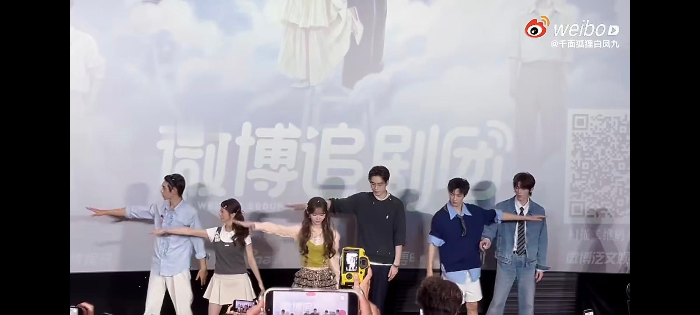 天才女友追剧团最整齐的广播体操天才女友倒数第一整齐的广播体操远远望去队形十分规整