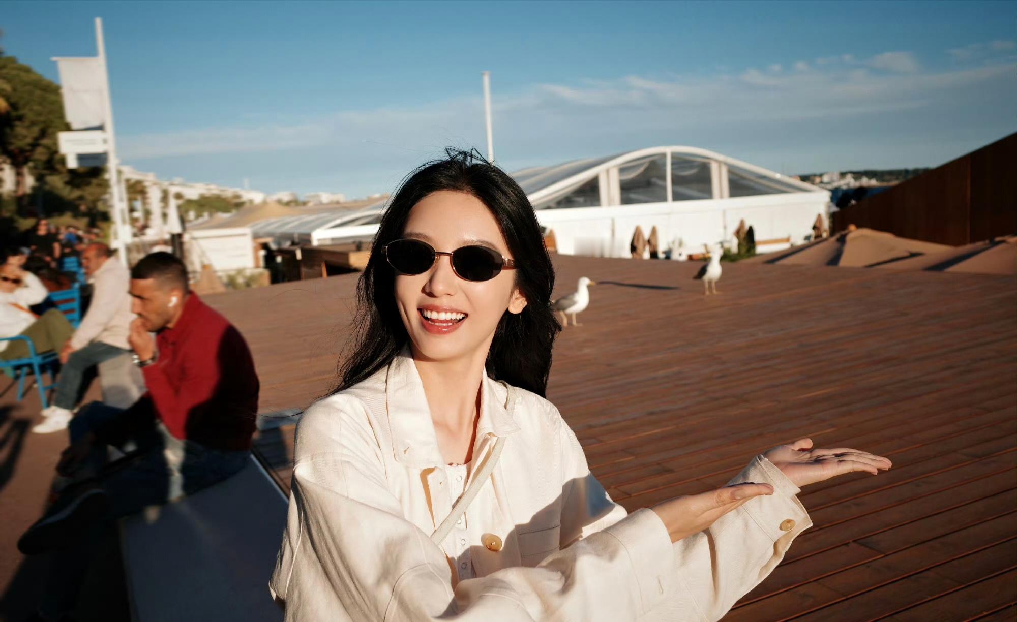 橘子早安趴 旅行中的开心小也😎周也