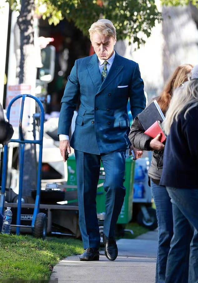 裘德·洛新剧《狂野传奇》路透照，来看看这个金发裘花！ 