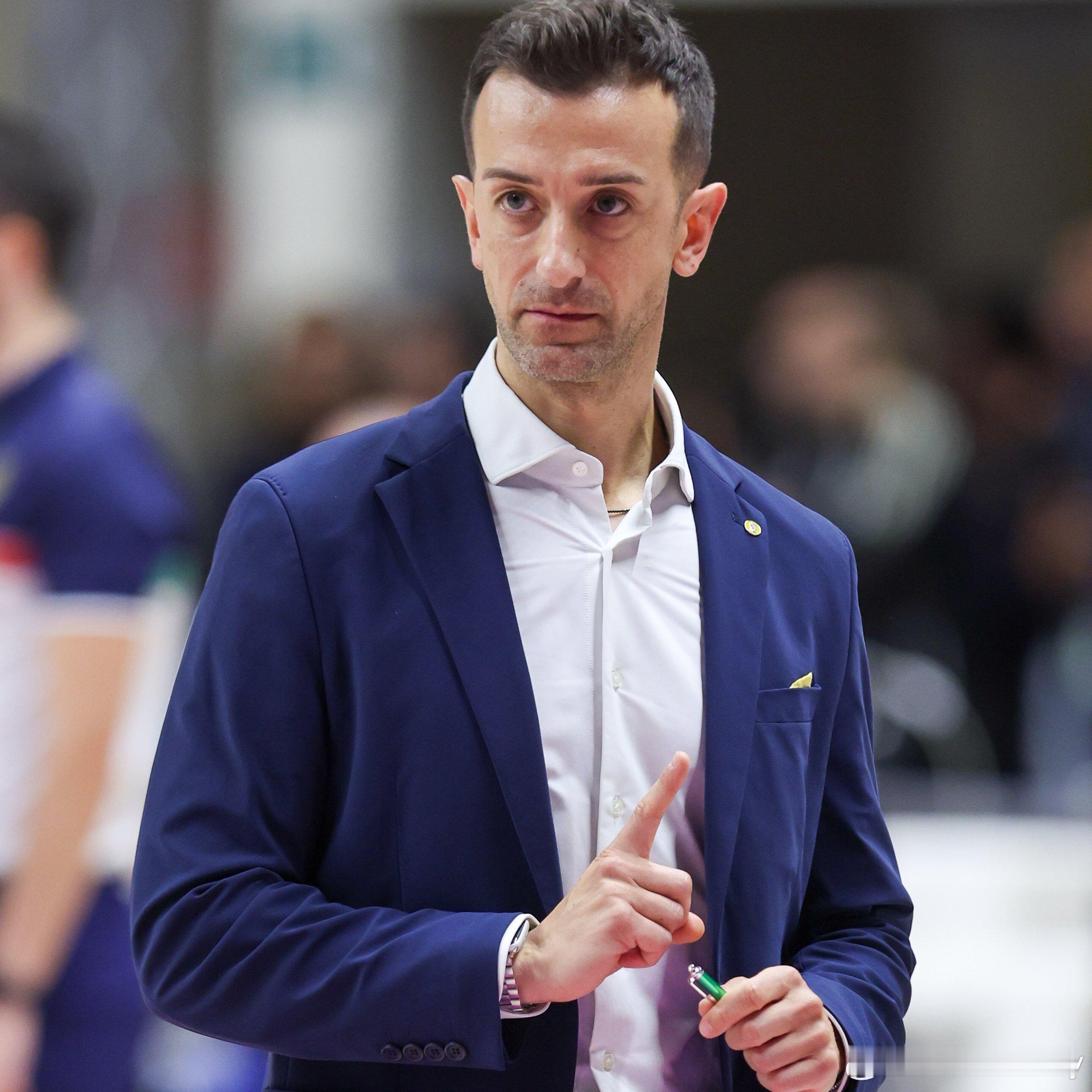 桑塔雷利近三个月内遭遇三场决赛失利❌ 1-3 负于斯坎迪奇，世界女排俱乐部锦标赛