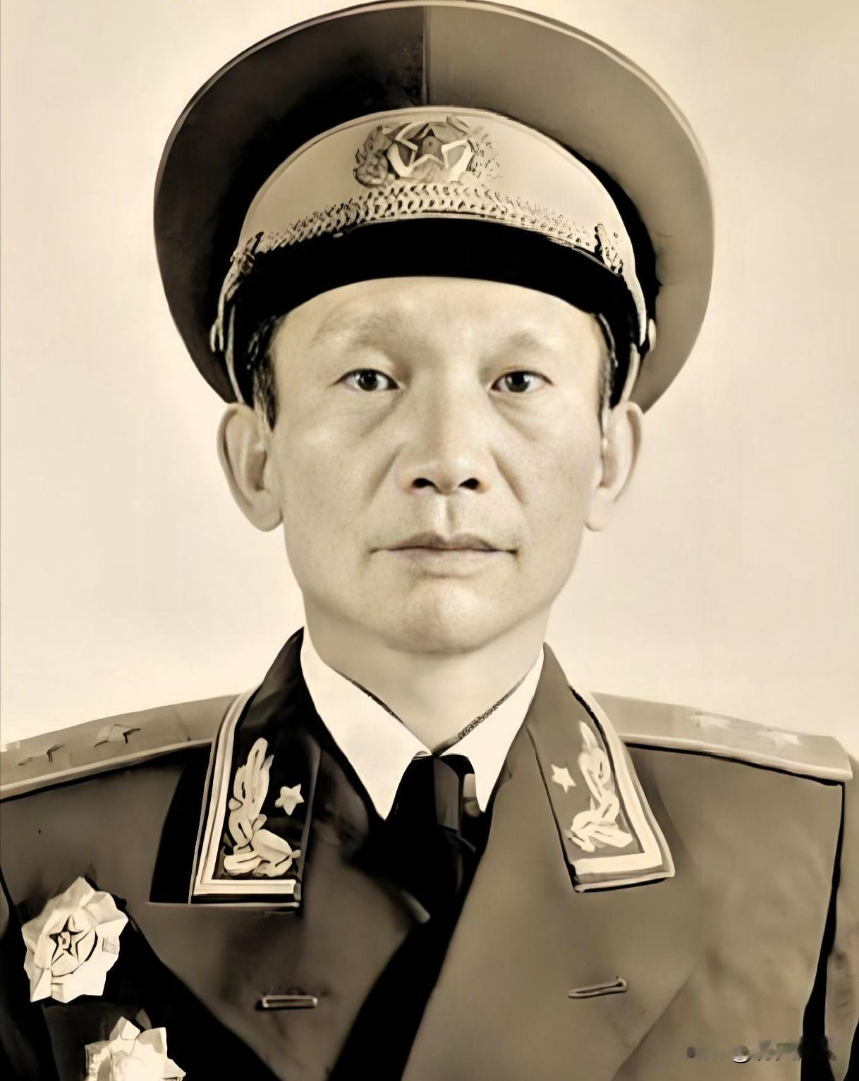 林月琴早年参加红军，在红四方面军投身革命工作，与时任红四方面军总兵站部部长的吴先