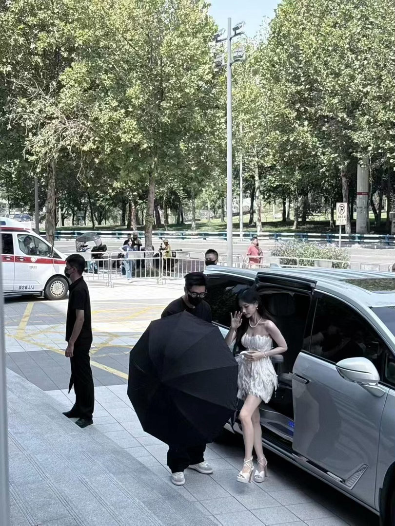 李一桐你美全世界都知道李一桐像小狐狸了不得不感叹李一桐的美貌，小狐狸气质浑然天成