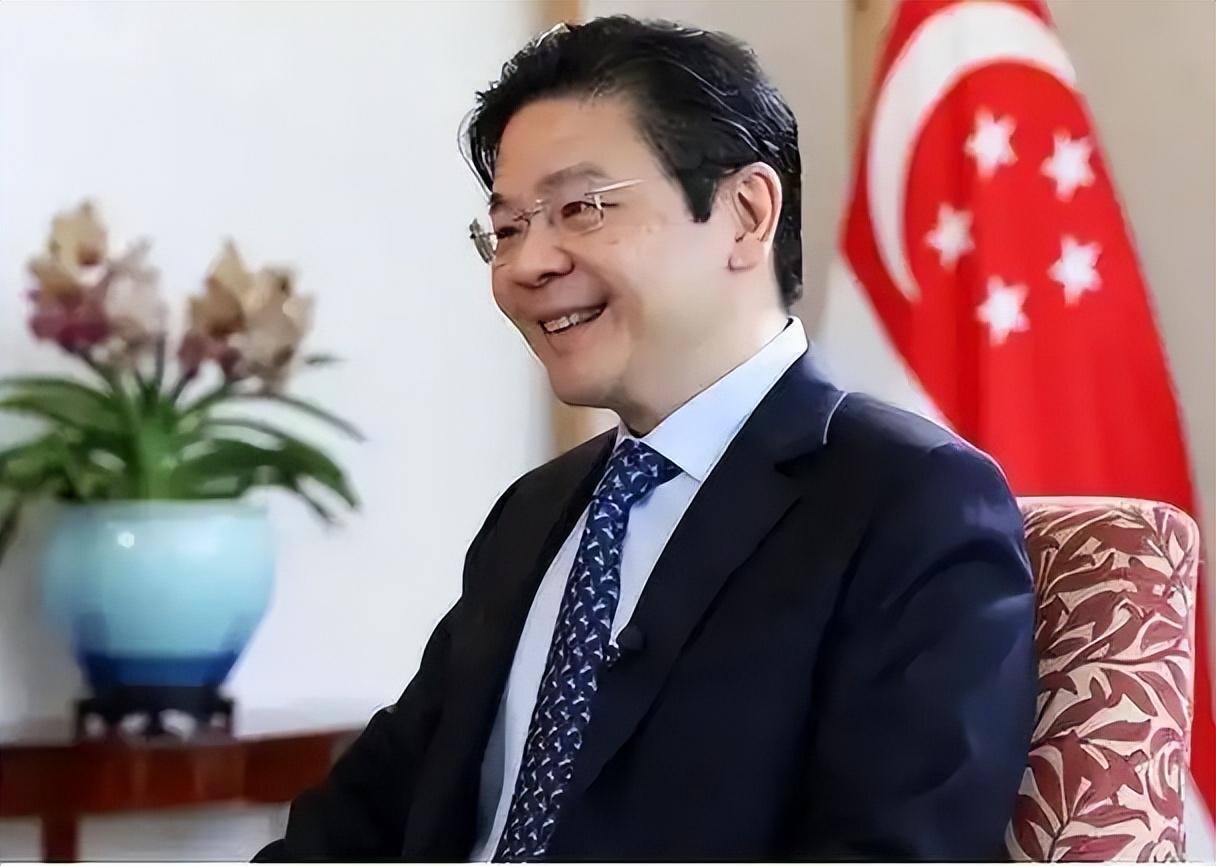 新加坡总理黄循才近期频频带头讲中文，背后是新加坡华语环境急剧萎缩的现实。
 
最