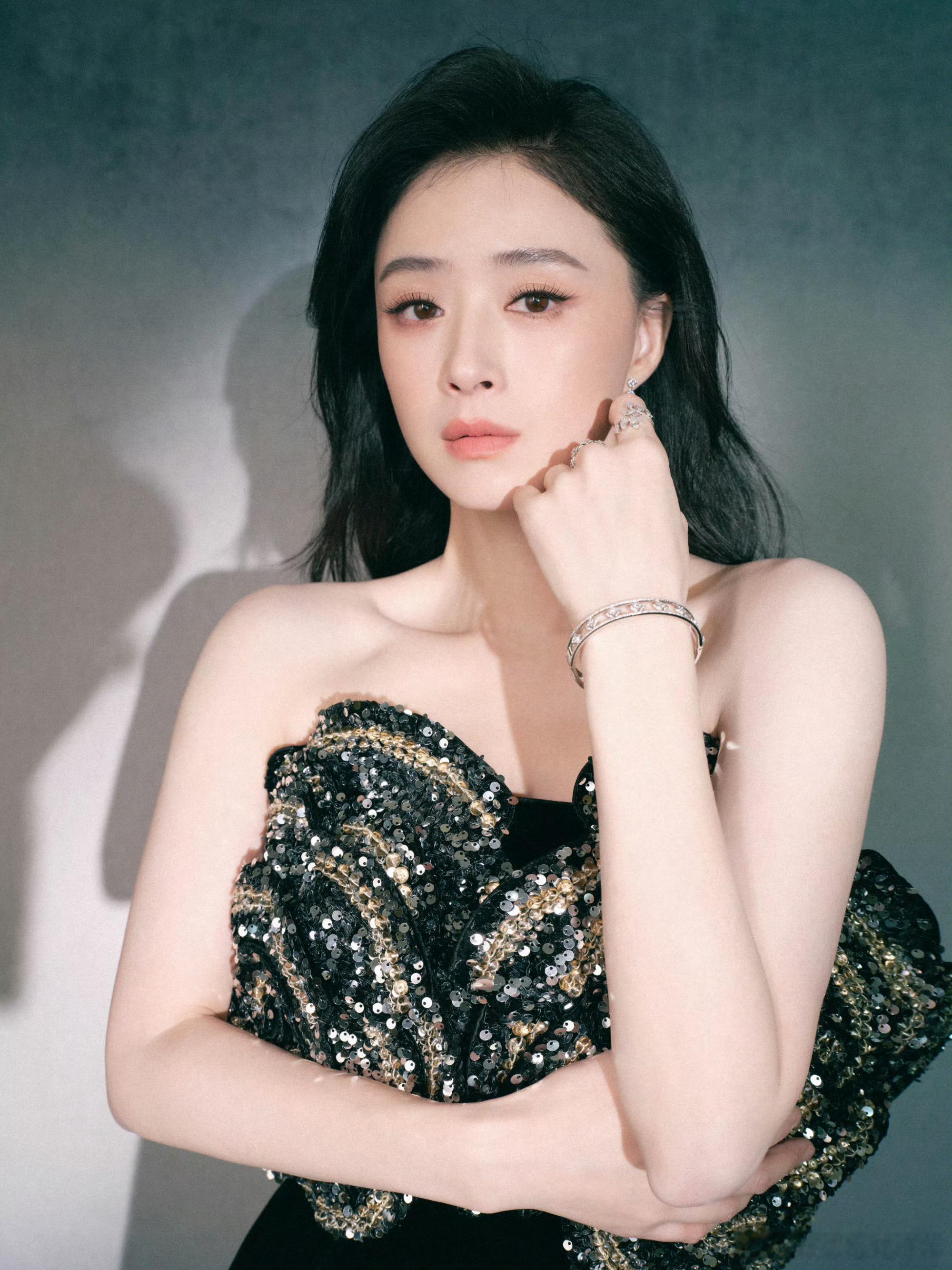 蒋欣在哪里 蒋欣在这里蒋欣在哪里，蒋欣在这里，蒋欣参加微博视界大会 ，作品太多了