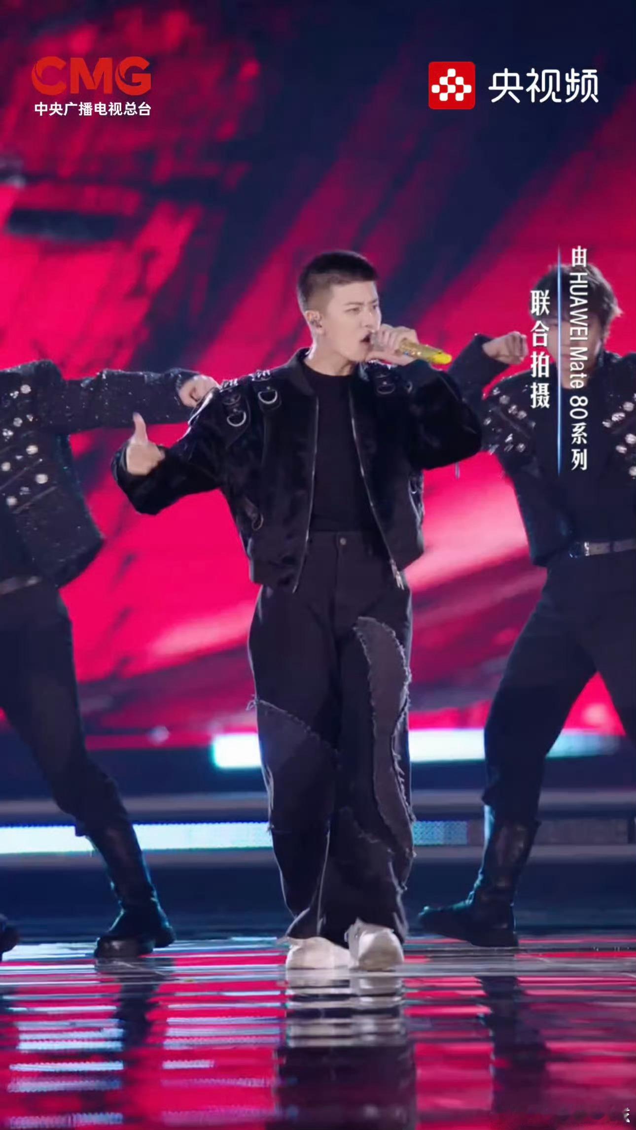 总台使用13台Mate80拍摄鸿蒙盛典 央视这波竖屏操作直接戳中手机党！13台M