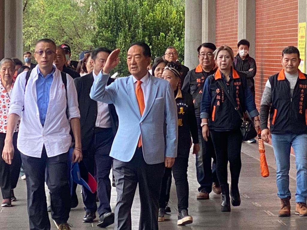 亲民党表态了！针对大陆认定台湾构成“贸易壁垒”，亲民党今天表示，台湾自ECFA获